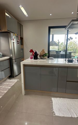 Casa de condomínio à venda com 343m², 4 quartos e 6 vagas Casa de condomínio à venda com 343m², 4 quartos e 6 vagasCozinha