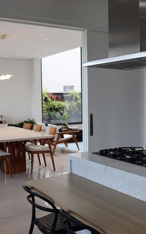 Casa de condomínio à venda com 343m², 4 quartos e 6 vagas Casa de condomínio à venda com 343m², 4 quartos e 6 vagasCozinha
