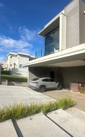 Casa de condomínio à venda com 343m², 4 quartos e 6 vagas Casa de condomínio à venda com 343m², 4 quartos e 6 vagasGaragem