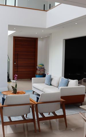 Casa de condomínio à venda com 343m², 4 quartos e 6 vagas Casa de condomínio à venda com 343m², 4 quartos e 6 vagasSala