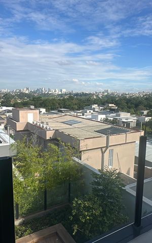 Casa de condomínio à venda com 343m², 4 quartos e 6 vagas Casa de condomínio à venda com 343m², 4 quartos e 6 vagasVaranda