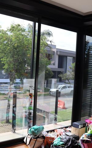 Casa de condomínio à venda com 343m², 4 quartos e 6 vagas Casa de condomínio à venda com 343m², 4 quartos e 6 vagasSuíte 1