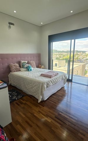 Casa de condomínio à venda com 343m², 4 quartos e 6 vagas Casa de condomínio à venda com 343m², 4 quartos e 6 vagasSuíte 3
