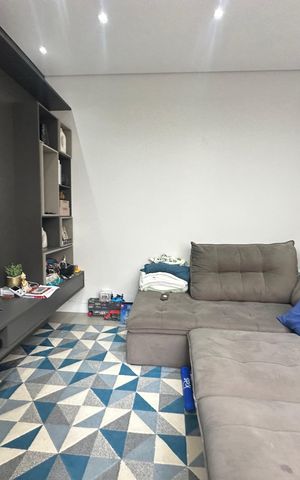 Casa de condomínio à venda com 343m², 4 quartos e 6 vagas Casa de condomínio à venda com 343m², 4 quartos e 6 vagasSala de TV