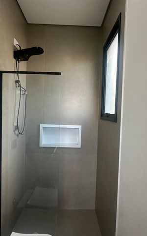 Casa de condomínio à venda com 343m², 4 quartos e 6 vagas Casa de condomínio à venda com 343m², 4 quartos e 6 vagasBanheiro Social
