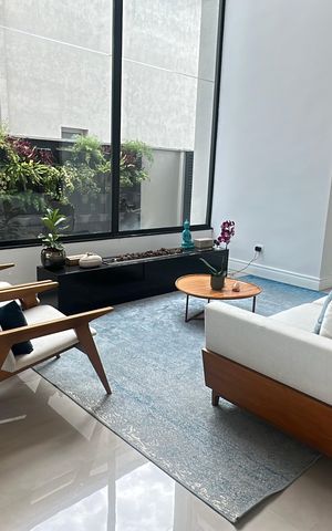 Casa de condomínio à venda com 343m², 4 quartos e 6 vagas Casa de condomínio à venda com 343m², 4 quartos e 6 vagasSala