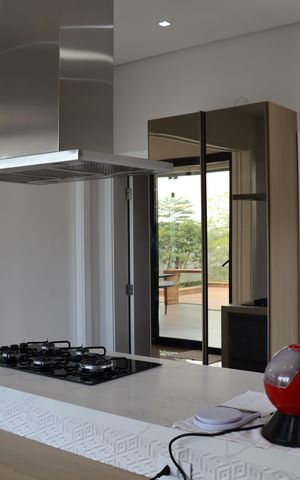 Casa de condomínio à venda com 343m², 4 quartos e 6 vagas Casa de condomínio à venda com 343m², 4 quartos e 6 vagasCozinha
