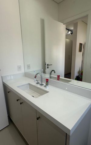 Casa de condomínio à venda com 343m², 4 quartos e 6 vagas Casa de condomínio à venda com 343m², 4 quartos e 6 vagasBanheiro da Suíte 2