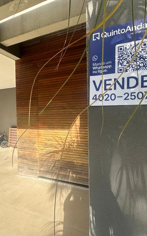 Casa de condomínio à venda com 343m², 4 quartos e 6 vagas Casa de condomínio à venda com 343m², 4 quartos e 6 vagasFachada