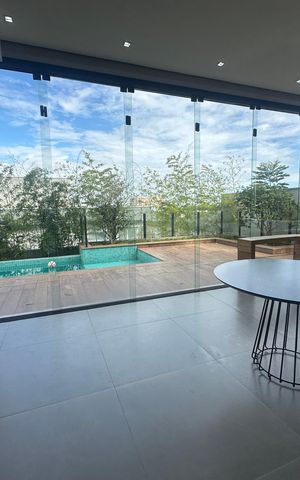 Casa de condomínio à venda com 343m², 4 quartos e 6 vagas Casa de condomínio à venda com 343m², 4 quartos e 6 vagasChurrasqueira