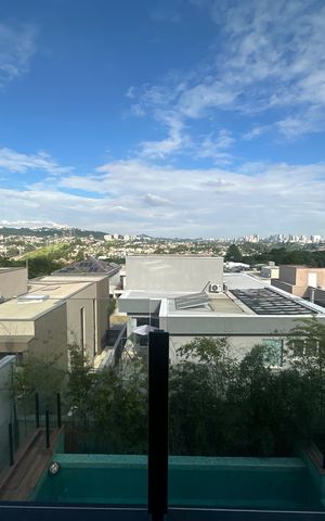 Casa de condomínio à venda com 343m², 4 quartos e 6 vagas Casa de condomínio à venda com 343m², 4 quartos e 6 vagasVaranda