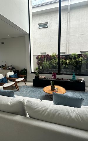 Casa de condomínio à venda com 343m², 4 quartos e 6 vagas Casa de condomínio à venda com 343m², 4 quartos e 6 vagasSala