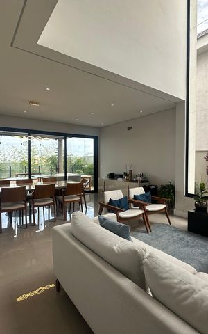 Casa de condomínio à venda com 343m², 4 quartos e 6 vagas Casa de condomínio à venda com 343m², 4 quartos e 6 vagasSala