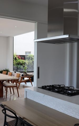 Casa de condomínio à venda com 343m², 4 quartos e 6 vagas Casa de condomínio à venda com 343m², 4 quartos e 6 vagasCozinha
