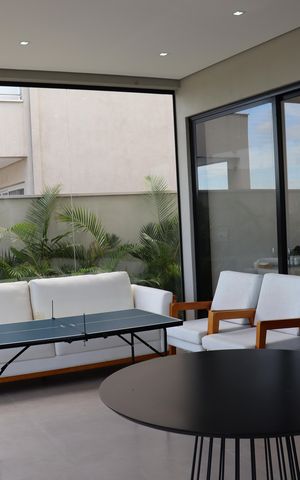 Casa de condomínio à venda com 343m², 4 quartos e 6 vagas Casa de condomínio à venda com 343m², 4 quartos e 6 vagasChurrasqueira