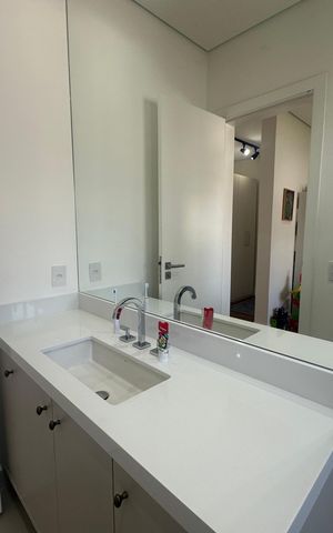 Casa de condomínio à venda com 343m², 4 quartos e 6 vagas Casa de condomínio à venda com 343m², 4 quartos e 6 vagasBanheiro da Suíte 2