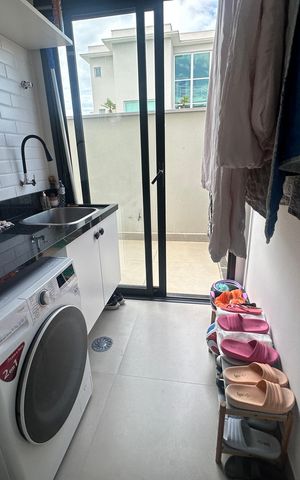 Casa de condomínio à venda com 343m², 4 quartos e 6 vagas Casa de condomínio à venda com 343m², 4 quartos e 6 vagasÁrea de Serviço