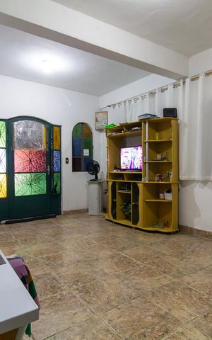 Casa à venda com 250m², 7 quartos e 3 vagas Casa à venda com 250m², 7 quartos e 3 vagasSala