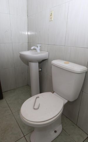 Casa à venda com 136m², 2 quartos e 1 vagaBanheiro