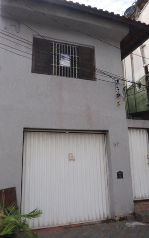 Casa à venda com 136m², 2 quartos e 1 vagaFachada