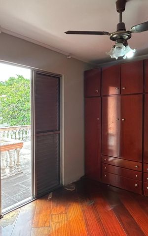 Casa à venda com 250m², 2 quartos e 3 vagas Casa à venda com 250m², 2 quartos e 3 vagasEdícula - Quarto 2