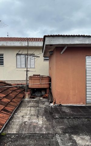 Casa à venda com 250m², 2 quartos e 3 vagas Casa à venda com 250m², 2 quartos e 3 vagasEdícula - Terraço