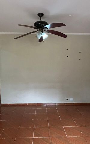 Casa à venda com 250m², 2 quartos e 3 vagas Casa à venda com 250m², 2 quartos e 3 vagasEdícula - Sala de Estar