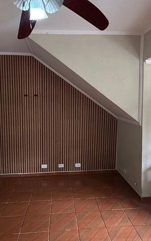 Casa à venda com 250m², 2 quartos e 3 vagas Casa à venda com 250m², 2 quartos e 3 vagasEdícula - Sala de Estar