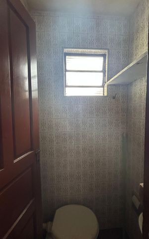 Casa à venda com 250m², 2 quartos e 3 vagas Casa à venda com 250m², 2 quartos e 3 vagasBanheiro de Serviço
