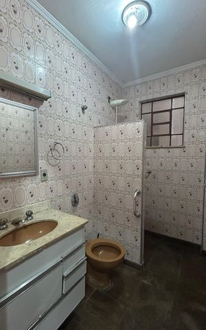 Casa à venda com 250m², 2 quartos e 3 vagas Casa à venda com 250m², 2 quartos e 3 vagasBanheiro Social