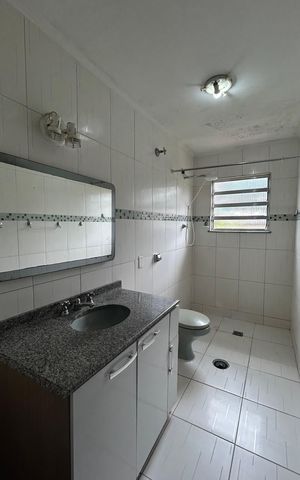 Casa à venda com 250m², 2 quartos e 3 vagas Casa à venda com 250m², 2 quartos e 3 vagasEdícula - Banheiro Social