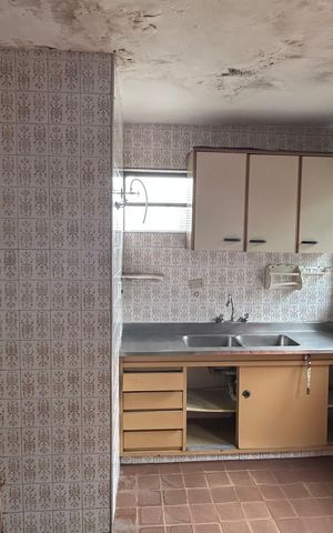 Casa à venda com 250m², 2 quartos e 3 vagas Casa à venda com 250m², 2 quartos e 3 vagasCozinha