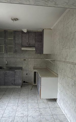 Casa à venda com 250m², 2 quartos e 3 vagas Casa à venda com 250m², 2 quartos e 3 vagasEdícula - Cozinha