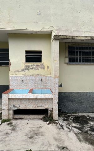 Casa à venda com 250m², 2 quartos e 3 vagas Casa à venda com 250m², 2 quartos e 3 vagasEdícula - Área de Serviço