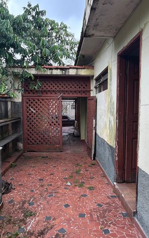 Casa à venda com 250m², 2 quartos e 3 vagas Casa à venda com 250m², 2 quartos e 3 vagasQuintal e Área de Serviço