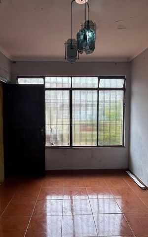 Casa à venda com 250m², 2 quartos e 3 vagas Casa à venda com 250m², 2 quartos e 3 vagasSala