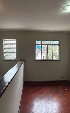 Casa à venda com 250m², 2 quartos e 3 vagas Casa à venda com 250m², 2 quartos e 3 vagasEdícula - Escritório