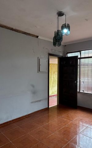 Casa à venda com 250m², 2 quartos e 3 vagas Casa à venda com 250m², 2 quartos e 3 vagasSala