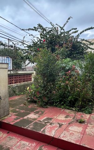 Casa à venda com 250m², 2 quartos e 3 vagas Casa à venda com 250m², 2 quartos e 3 vagasJardim