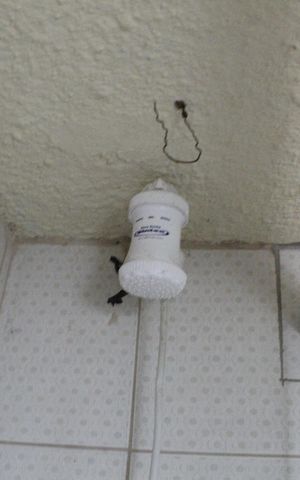 Casa de condomínio para alugar com 200m², 4 quartos e 5 vagasBanheiro de serviço