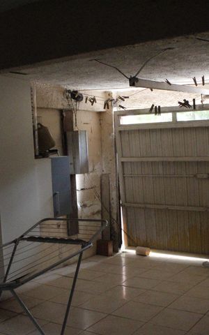 Casa de condomínio para alugar com 200m², 4 quartos e 5 vagasLavanderia