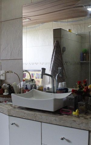 Casa de condomínio para alugar com 200m², 4 quartos e 5 vagasBanheiro da Suíte 1