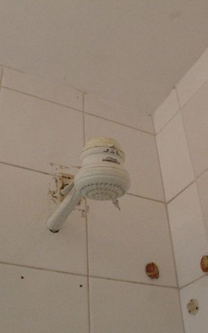 Casa de condomínio para alugar com 200m², 4 quartos e 5 vagasBanheiro da Suíte 2