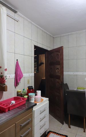 Casa à venda com 100m², 2 quartos e 2 vagasCozinha 
