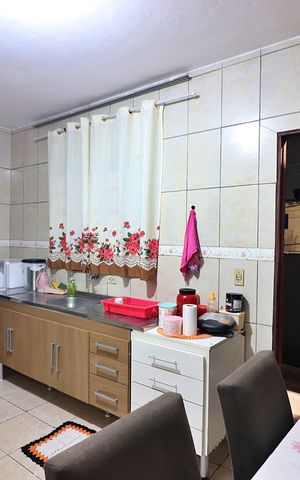 Casa à venda com 100m², 2 quartos e 2 vagasCozinha 