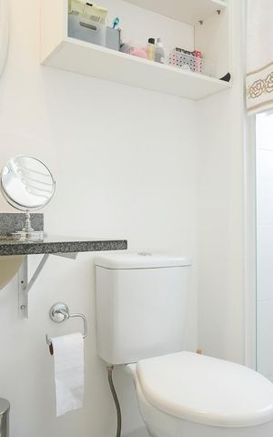 Apartamento à venda com 64m², 2 quartos e 2 vagasBanheiro da suíte