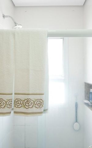 Apartamento à venda com 64m², 2 quartos e 2 vagasBanheiro da suíte