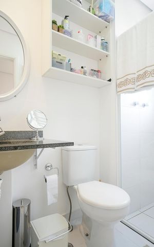 Apartamento à venda com 64m², 2 quartos e 2 vagasBanheiro da suíte