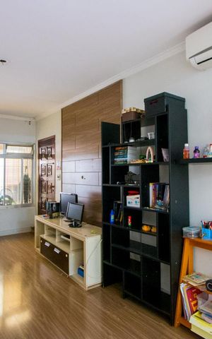 Casa à venda com 130m², 3 quartos e 3 vagas Casa à venda com 130m², 3 quartos e 3 vagasSala