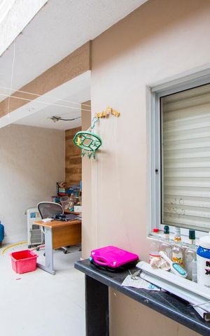 Casa à venda com 130m², 3 quartos e 3 vagas Casa à venda com 130m², 3 quartos e 3 vagasÁrea de serviço